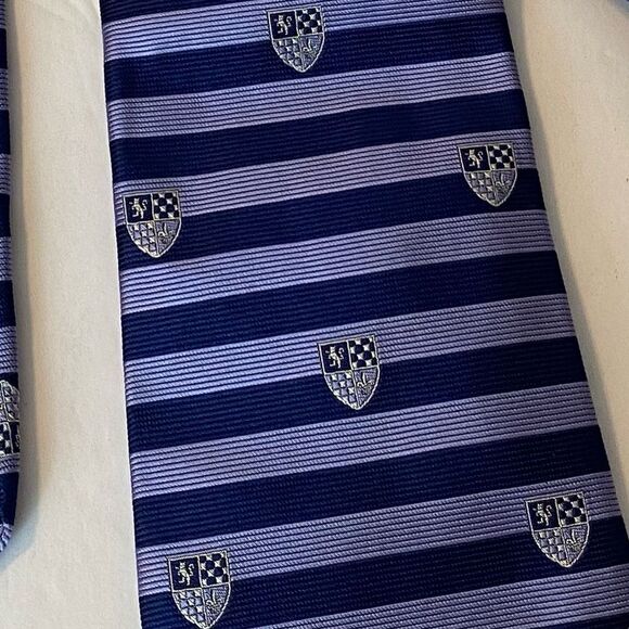 Brooks Brothers makers 100% Silk made in USA Blue pinstripe crest tie - Picture 5 of 5
